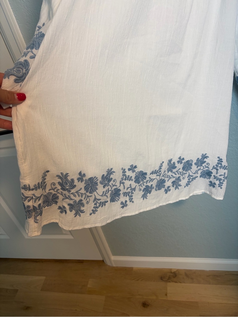 J. Jill White Embroidered Tunic Dress Blue Floral Boho Cover Up Cotten Blend - Picture 3 of 9